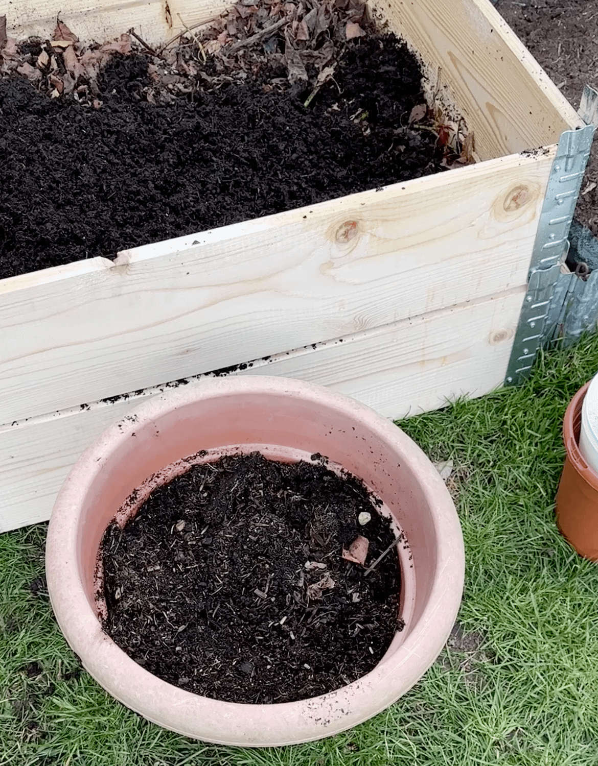 How to fill a raised bed - Life with Jo